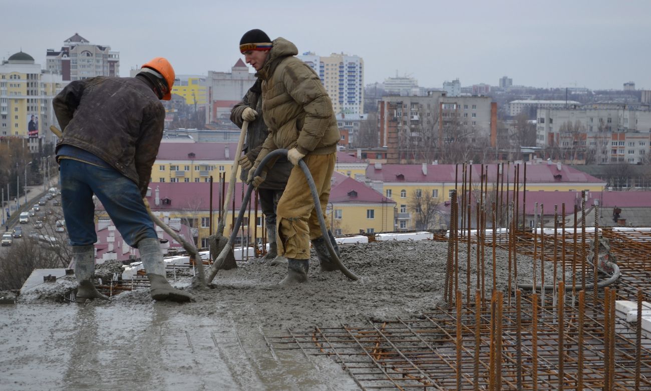 Подача бетона на перекрытие